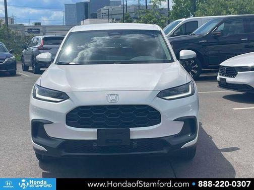 Platinum White Pearl 2026 Honda HR-V LX