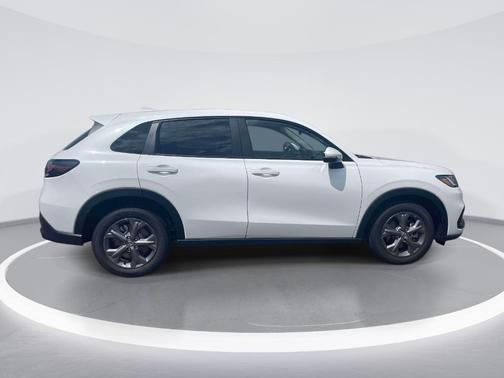 Platinum White Pearl 2026 Honda HR-V LX