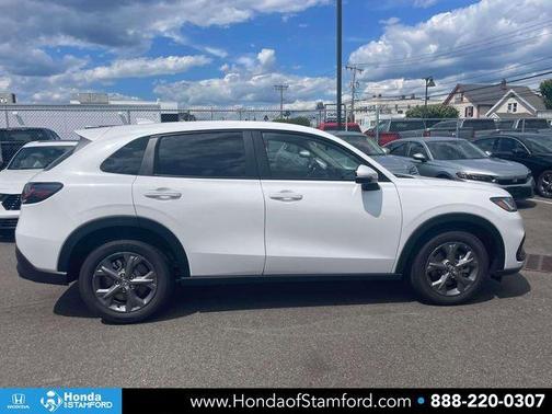 Platinum White Pearl 2026 Honda HR-V LX