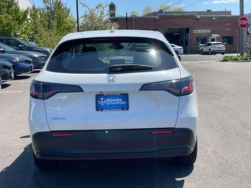 Platinum White Pearl 2024 Honda HR-V LX