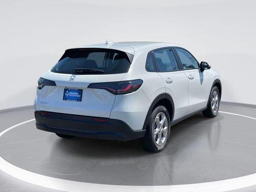 Platinum White Pearl 2024 Honda HR-V LX