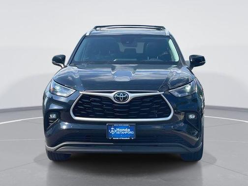 Midnight Black Metallic 2023 Toyota Highlander XLE
