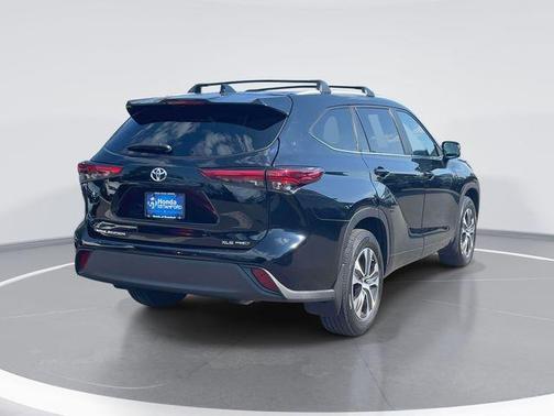 Midnight Black Metallic 2023 Toyota Highlander XLE
