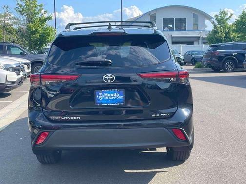 Midnight Black Metallic 2023 Toyota Highlander XLE