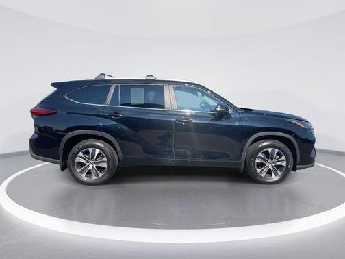 Midnight Black Metallic 2023 Toyota Highlander XLE