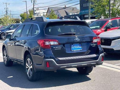 Dark Blue 2018 Subaru Outback 3.6R Limited