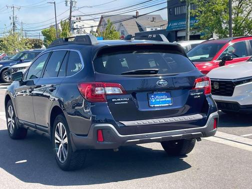 Dark Blue 2018 Subaru Outback 3.6R Limited