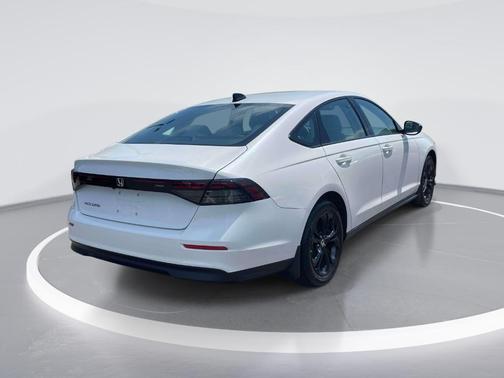 Platinum White Pearl 2025 Honda Accord SE