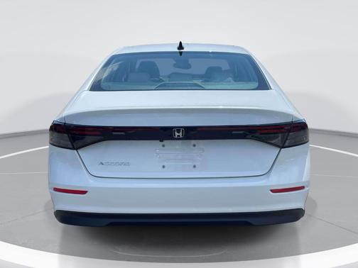 Platinum White Pearl 2025 Honda Accord SE