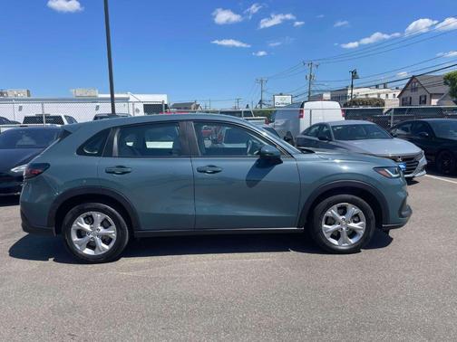 Pearl 2023 Honda HR-V LX