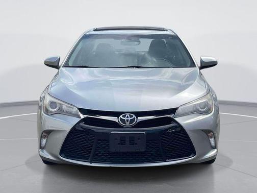 Celestial Silver Metallic 2017 Toyota Camry SE