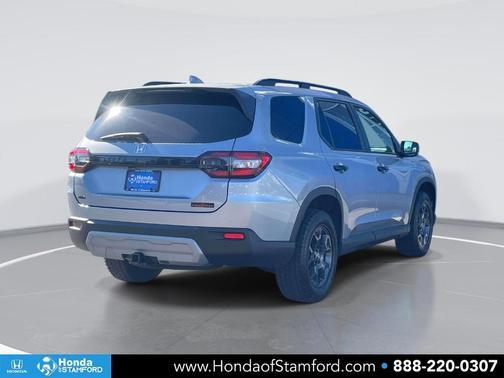 Lunar Silver Metallic 2025 Honda Pilot TrailSport