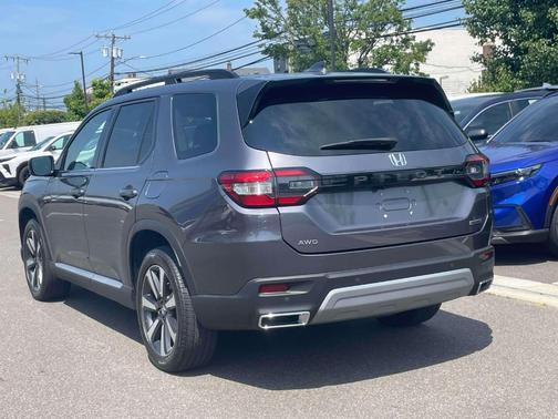 Crystal Black Pearl 2024 Honda Pilot Touring