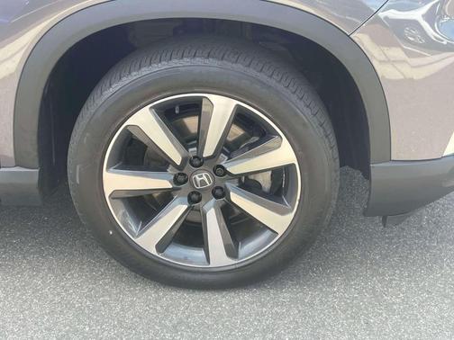 Crystal Black Pearl 2024 Honda Pilot Touring