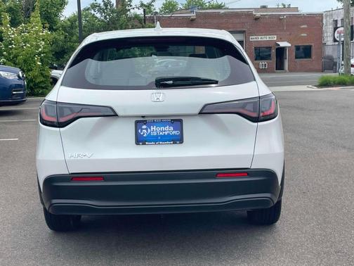 White 2024 Honda HR-V LX