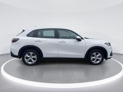 White 2024 Honda HR-V LX