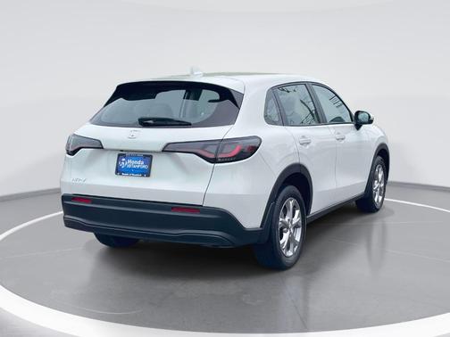 White 2024 Honda HR-V LX