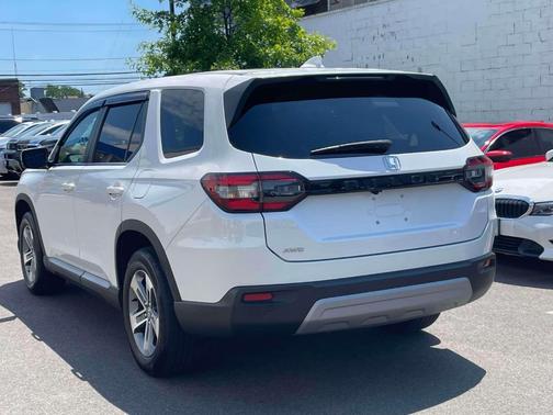 Platinum White 2024 Honda Pilot EX-L