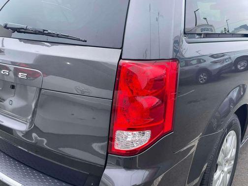Granite Crystal Clearcoat Metallic 2018 Dodge Grand Caravan SE