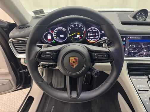 2022 Porsche Panamera E-Hybrid 4