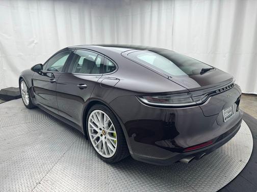 2022 Porsche Panamera E-Hybrid 4