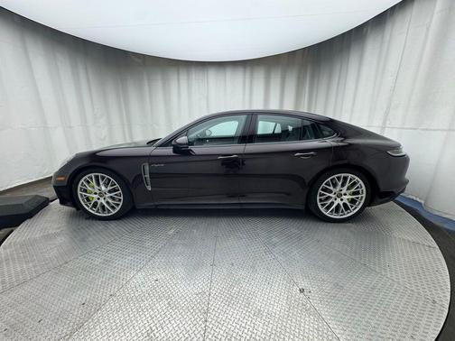 2022 Porsche Panamera E-Hybrid 4