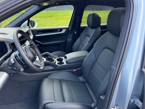 2024 Porsche Cayenne Base