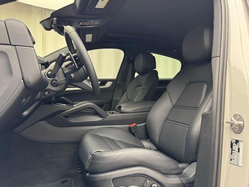 2025 Porsche Cayenne AWD
