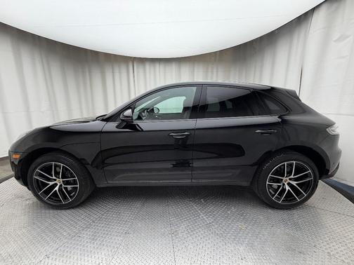 2022 Porsche Macan Base