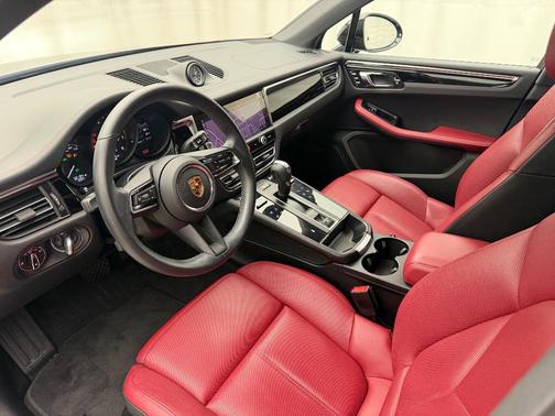 2022 Porsche Macan Base