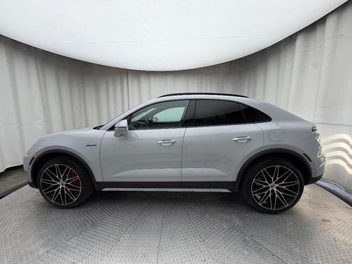 2025 Porsche Macan 4S