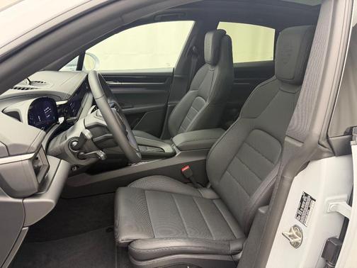 2025 Porsche Macan 4S