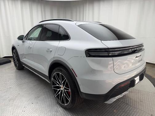 2025 Porsche Macan 4S