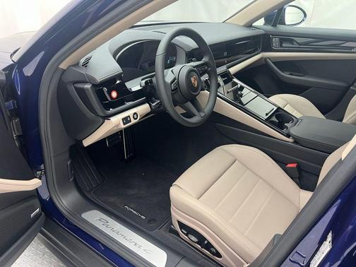 2025 Porsche Panamera Base
