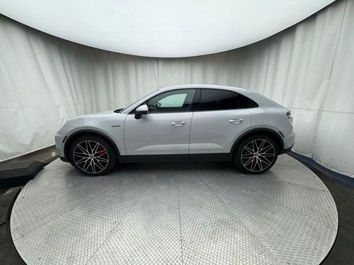 2025 Porsche Macan 4S