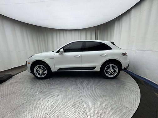 2022 Porsche Macan Base