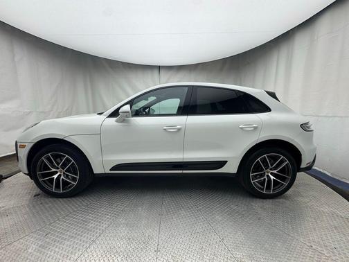2025 Porsche Macan T