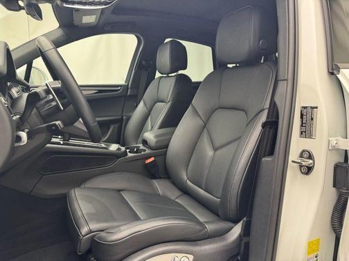 2025 Porsche Macan T