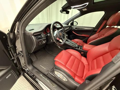 2021 Porsche Macan Turbo
