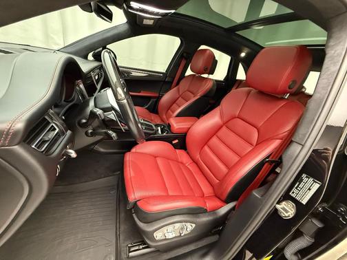2021 Porsche Macan Turbo