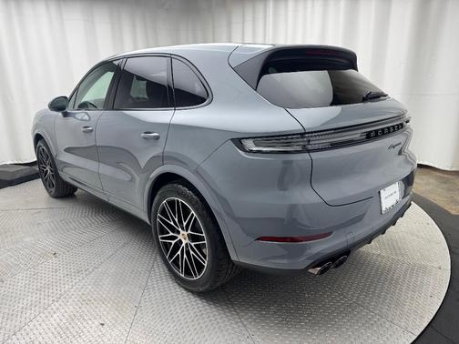 Arctic Grey 2026 Porsche Cayenne Base