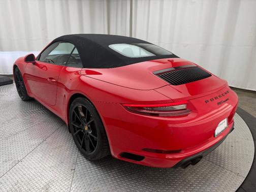 2019 Porsche 911 Carrera