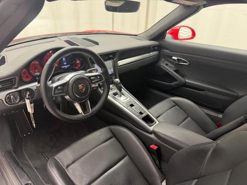 2019 Porsche 911 Carrera