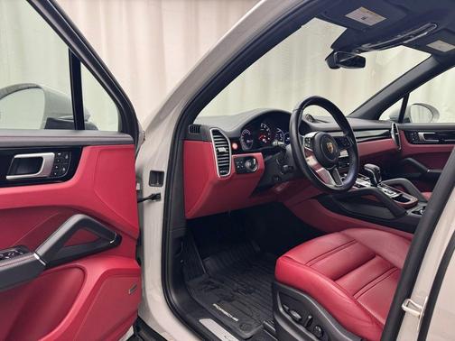 2022 Porsche Cayenne Platinum Edition