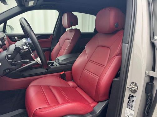 2022 Porsche Cayenne Platinum Edition