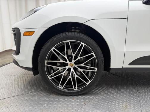 2023 Porsche Macan 