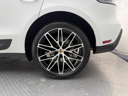 2023 Porsche Macan Base (PDK)