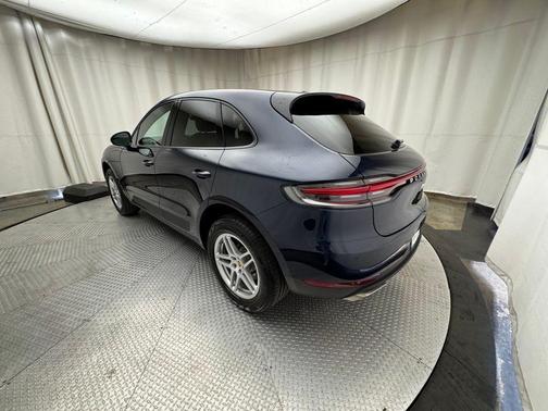 2021 Porsche Macan Base