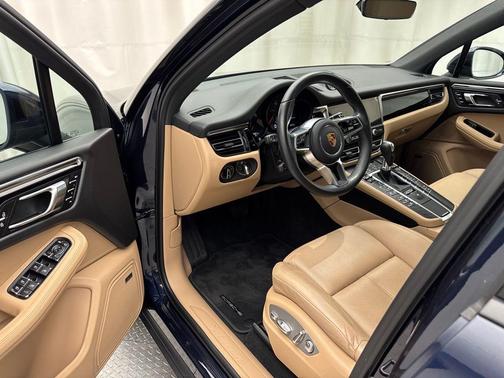 2021 Porsche Macan Base