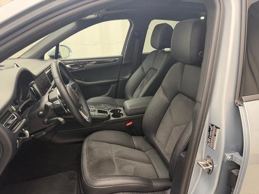 2021 Porsche Macan Base